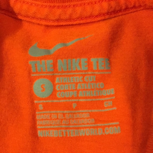 Nike Tee ❤️ - Picture 3 of 3